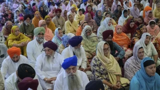 Binlerce Sih Vaisakhi festivalini iin Pakistan'a akn etti
