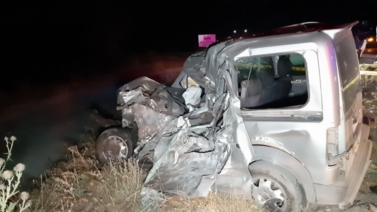 Bolu'daki kazada araçlar hurdaya döndü: 1 ölü, 1 yaralı