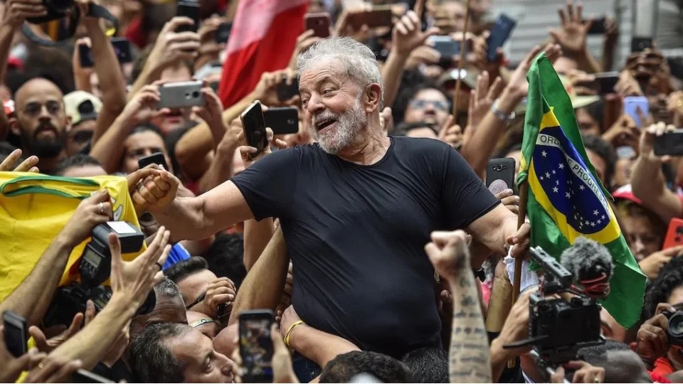Brezilya'da binlerce kişi Devlet Başkanı Lula da Silva'ya destek mitinginde buluştu