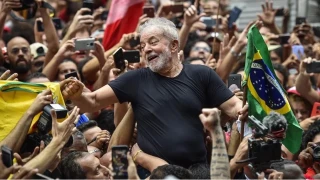 Brezilya'da binlerce kişi Devlet Başkanı Lula da Silva'ya destek mitinginde buluştu