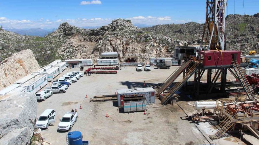 Bu kuyudan gnlk 15 bin varil petrol kacak
