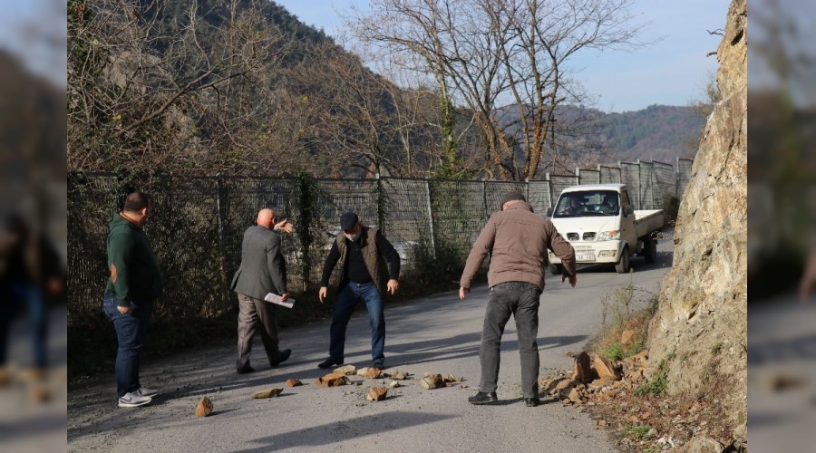 Bu mahallenin başına gökten taş yağıyor