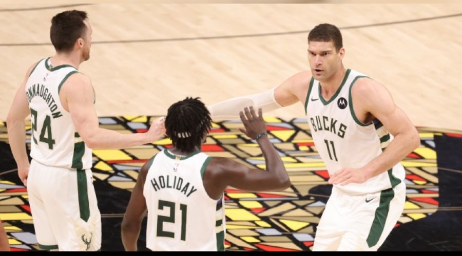 Bucks 47 y�l sonra bir ilki ba�ard� 