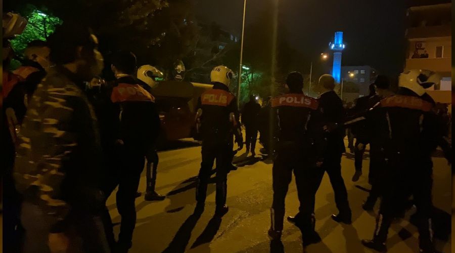 Bursa'da gergin gece: �evik kuvvet m�dahale etti, havaya uyar� ate�i a��ld�