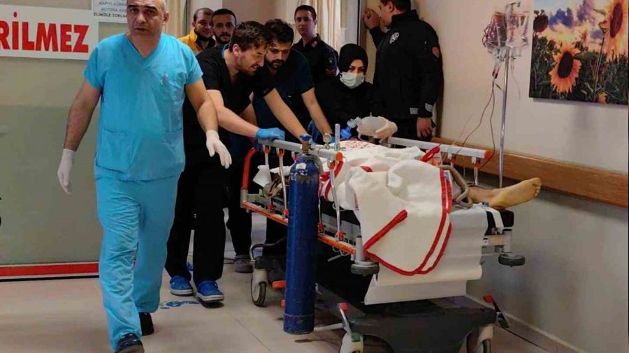Bursa'da testerenin b��a��n�n boynunu kesti�i i��i hayat�n� kaybetti