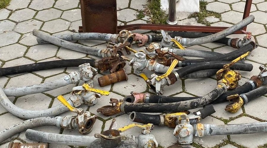 Çalmak için tren vagonlarından parça söken şüpheli suçüstü yakalandı