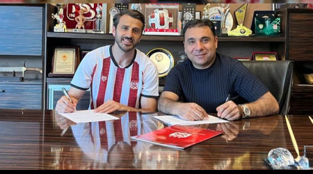 Caner 1 yıl daha Sivasspor'da