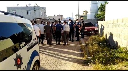 ocuklarn kavgasnda 1'i polis 2 kii yaraland