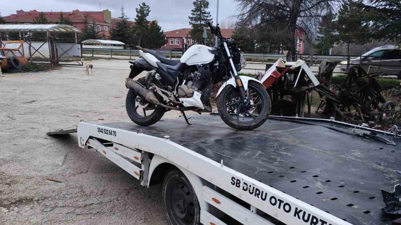 �ocuklar�n motosiklet yolculu�u ac� sonla bitti: 1 �l�, 1 yaral�
