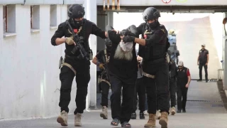 DEA'n szde Trkiye emiri ile birlikte 6 pheli yakaland