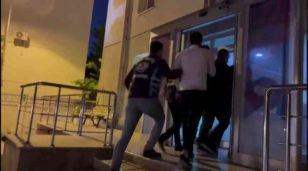 Değnekçi sivil polislerden otopark parası istedi