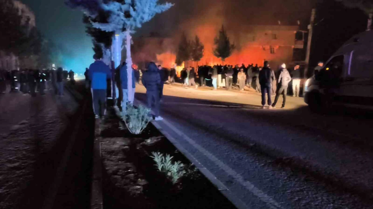 Diyarbakır'da hırdavat dükkanı alevlere teslim oldu