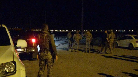 Diyarbakır'da polis aracına silahlı saldırı: 2 gözaltı