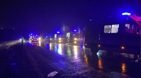 Diyarbakr'da yolcu otobs devrildi: 5 l, 23 yaral