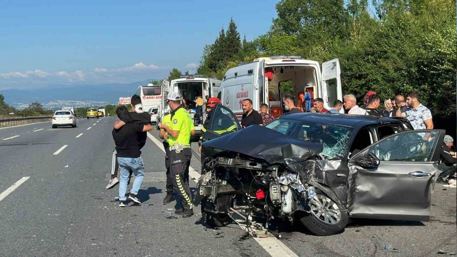 D�zce'de feci kaza: 12 yaral�