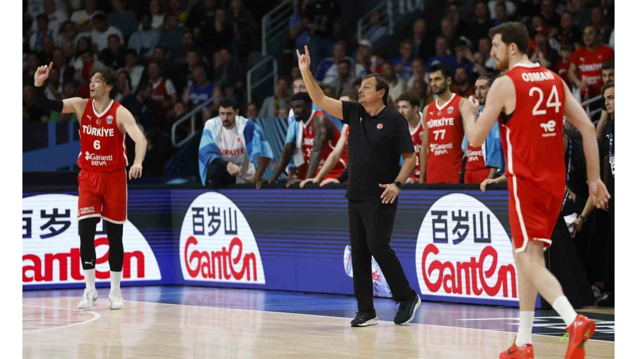 Ergin Ataman, Avrupa �ampiyonas�'n�n en iyi ba�antren�r� se�ildi