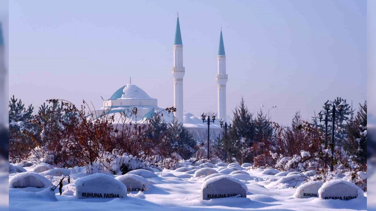 Erzurum buz tuttu, sokak �e�meleri dondu