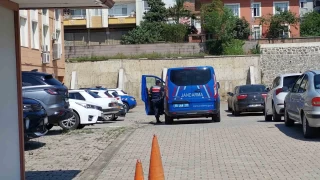Evinde 2 arkadan ldrp teslim oldu