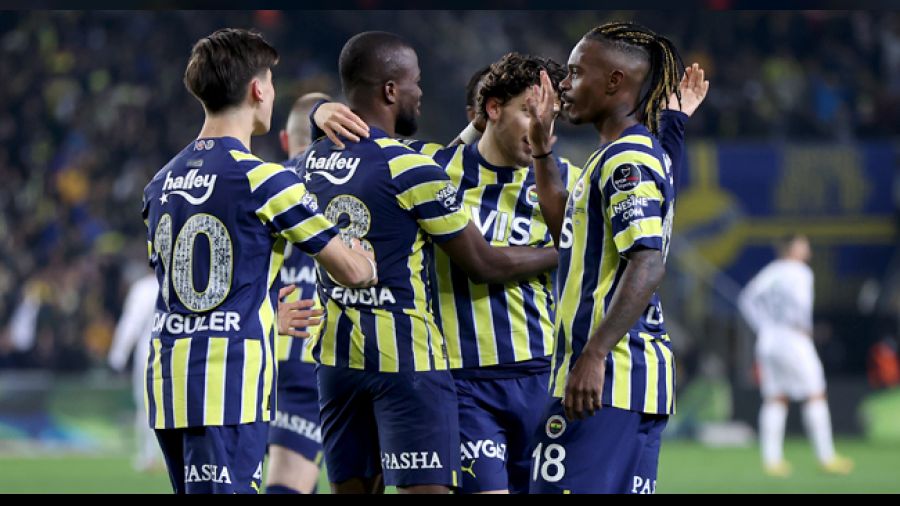 Fener Valencia'nın gol şovu ile kazandı
