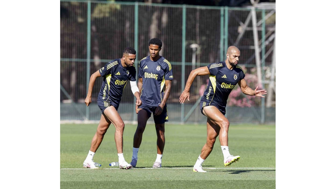 Fenerbahçe, yeni sezon hazırlıklarını sürdürüyor