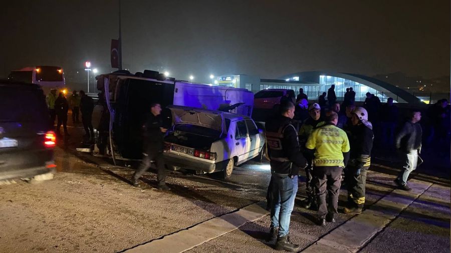 Gaziantep'te çevik kuvvet aracı kaza yaptı