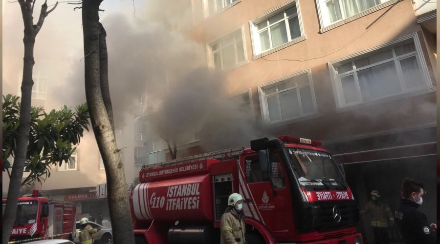 Güngören'de medikal deposunda korkutan yangın