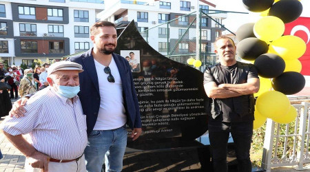 Haluk Levent, Çınarcık'ta çocuk parkı açılışına katıldı