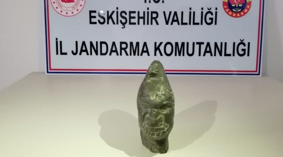 Hitit dönemine ait heykeli satmak isterken jandarmaya yakalandılar