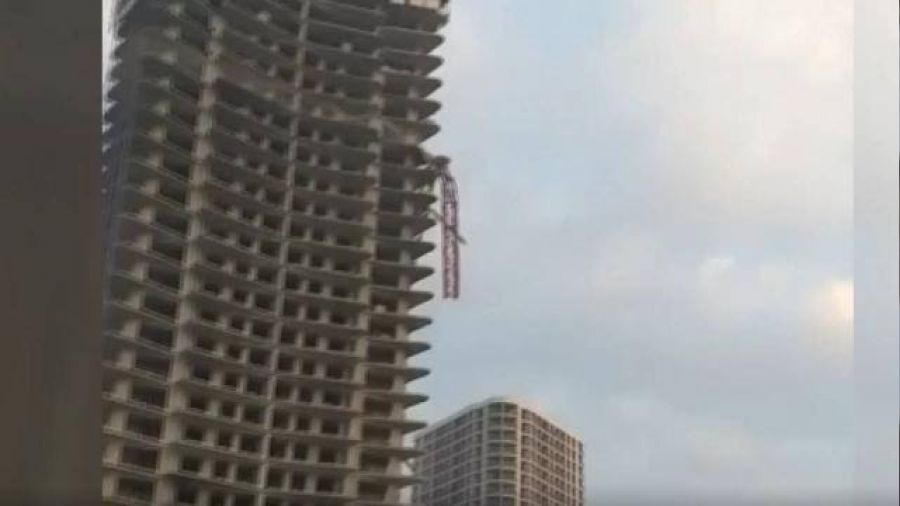 İnşaatta kule vinç devrildi: 5 ölü, 2 yaralı