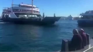 stanbul'da arabal vapur iskeleye arpt