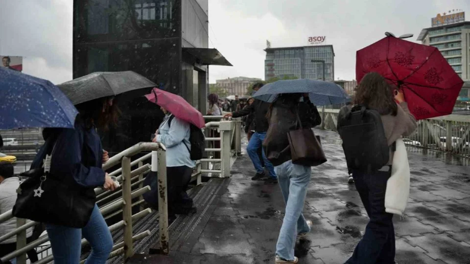 İstanbul'da sağanak yağış etkili oluyor