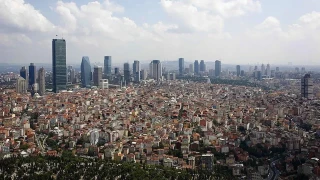  �stanbul'da yap�lan incelemelere g�re bin 238 bina her an ��kebilir. �BB taraf�ndan haz�rlanan bir rapor ise incelenen 40 bin binadan yar�s�n�n 'y�ksek riskli' oldu�unu ortaya koydu