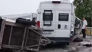 Karavan minibs kamyonete arpt: 1 l, 1 yaral