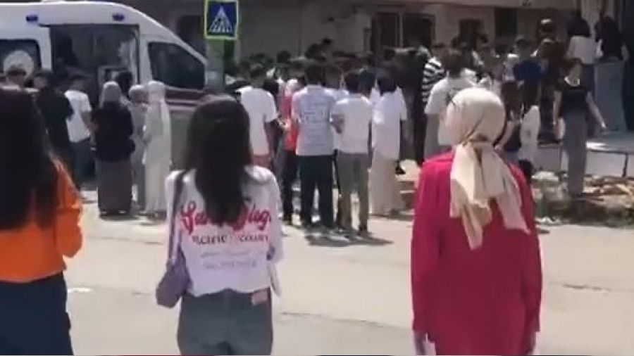 Karnesini alan ��renci okul �n�nde vuruldu