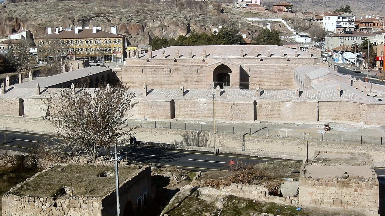 Kayseri’nin Tarihi İncisi: İncesu Karamustafapaşa Kervansarayı