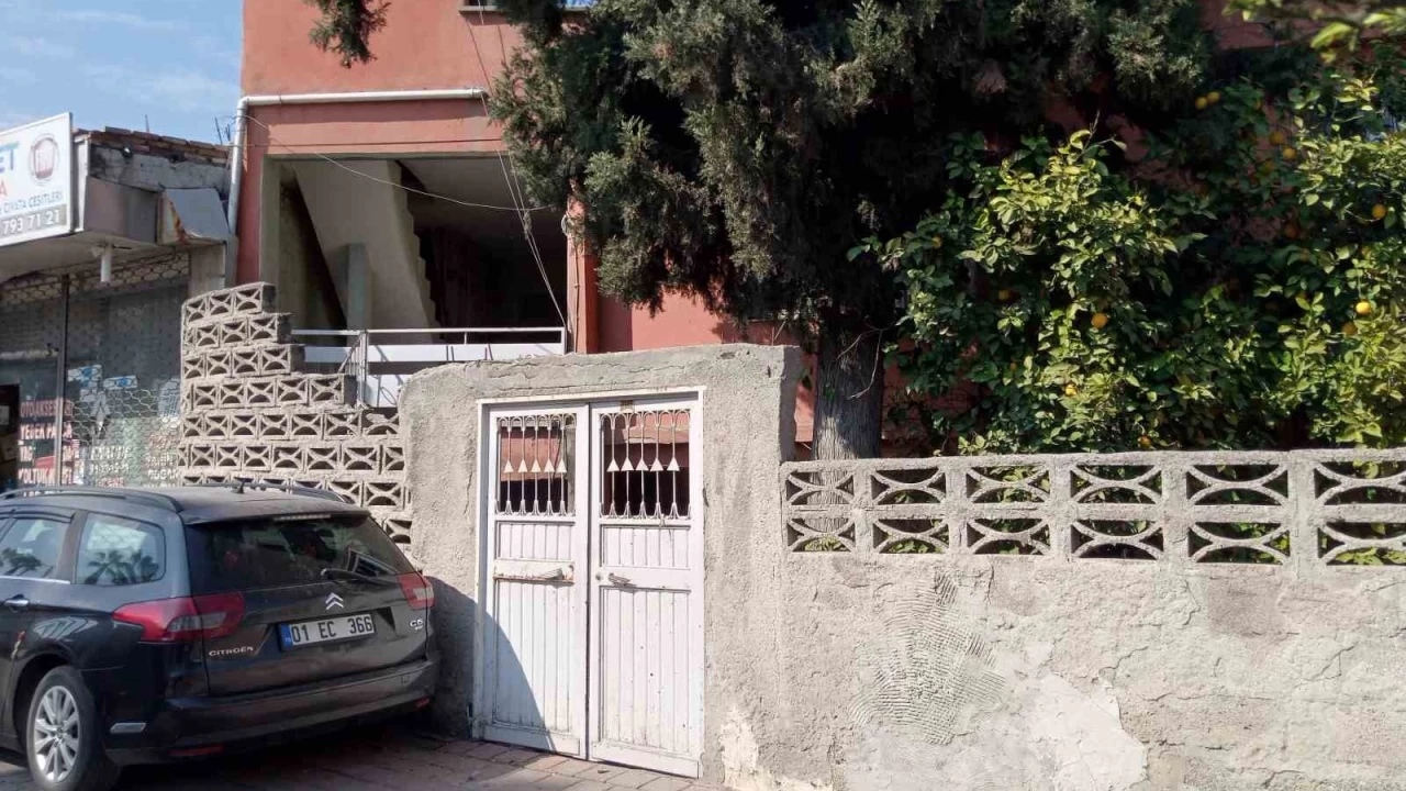 Kendisini darp eden kocas�n� b��aklad�