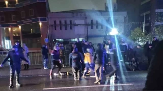 Kırmızı ışıkta geçen tır, üniversiteli iki kızı ağır yaraladı
