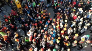 Kocaeli Valisi Aktaş açıkladı: "Enkazdan kurtarılan Dilara yoğun bakımdan çıktı"