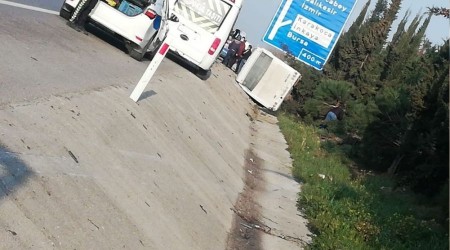 Lastiği patlayan otobüs devrildi: 18 yaralı