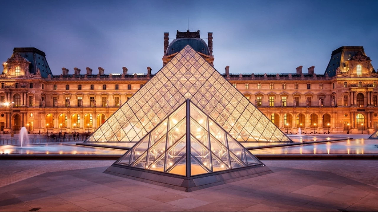Louvre soygunu nasıl gerçekleşti? Çalınan mücevherlerin değeri 88 milyon euro