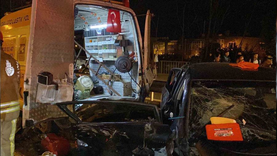 Makas atan sürücü zincirleme kazaya neden oldu: 1 ölü, 3 yaralı