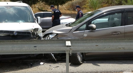 Manavgat'ta trafik kazası: 2'si çocuk 3 yaralı
