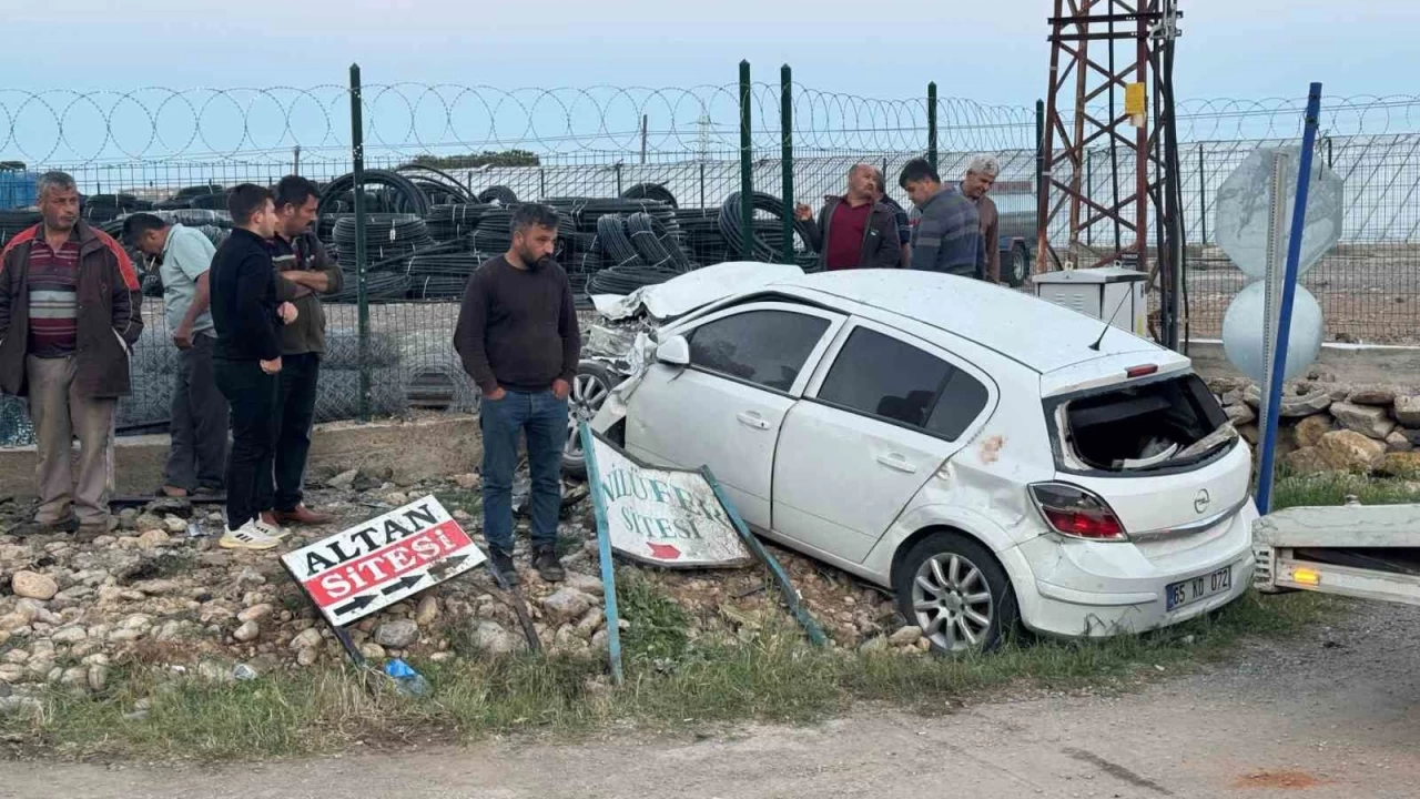 Mersin'de kamyonet ile otomobil �arp��t�: 1 �l�, 5 yaral�