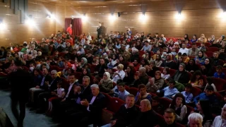 Minik yürekler tiyatro sahnesinde buluştu
