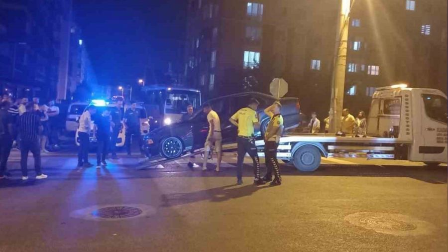 Namaz kılmaya giden gözleri görmeyen adama otomobil çarptı