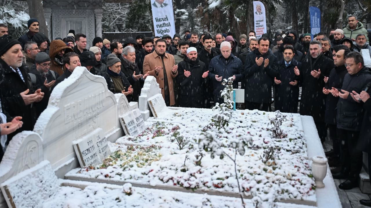 Necmettin Erbakan kabri başında anıldı