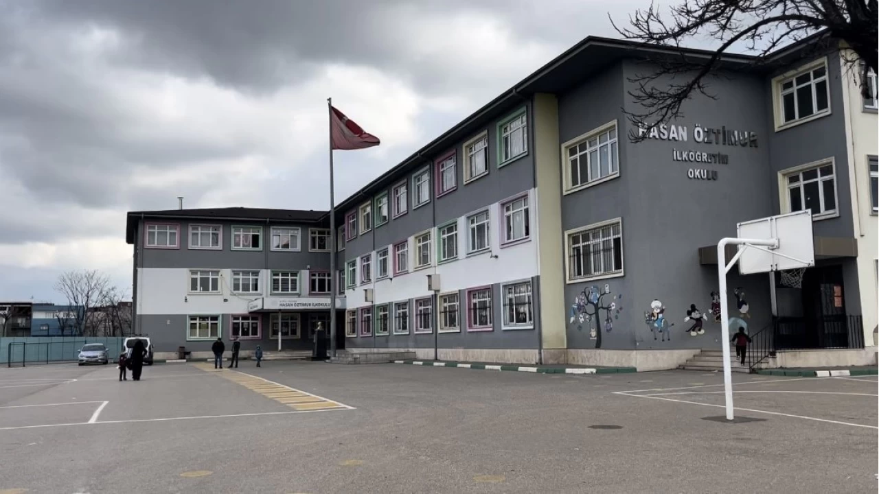 Öğretmenin doğum günü sürprizi 14 öğrenciyi zehirledi