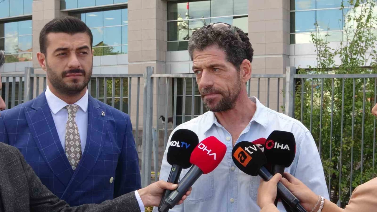 Oyuncu Cemal Hnal'dan 'imzas taklit edilerek sertifika datanlara' su duyurusu