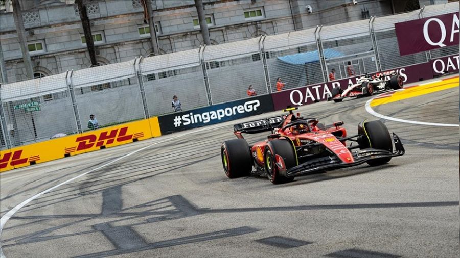 Sainz, Verstappen'in serisini bitirdi 