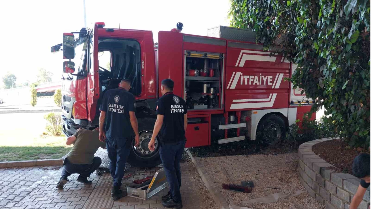 Samsun'da itfaiye aracı kaza yaptı: 2'si itfaiyeci 3 yaralı